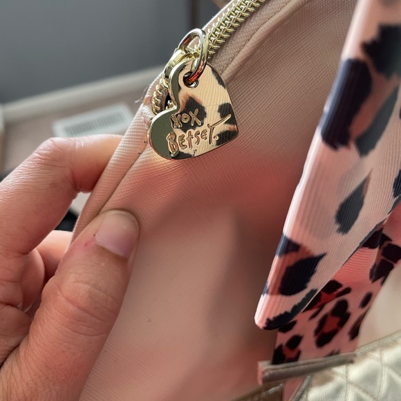 Betsey Johnson NY beige gold quilted shoulder purse cheetah bow - Picture 6 of 15